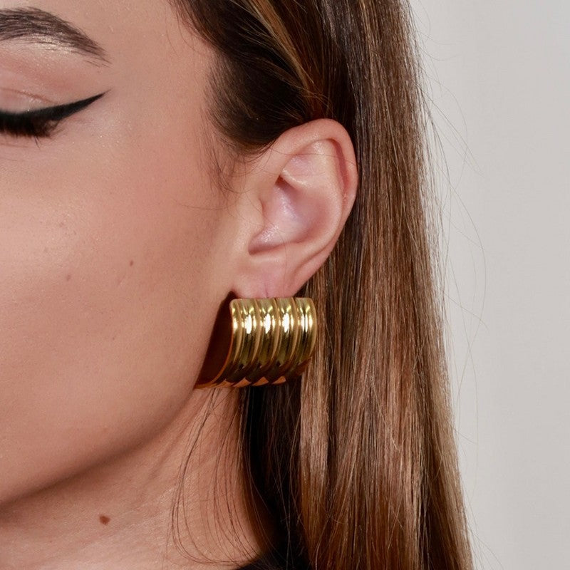 Boucles d’oreilles Aurélia - Design élégant avec ondulations raffinées, plaqué or
