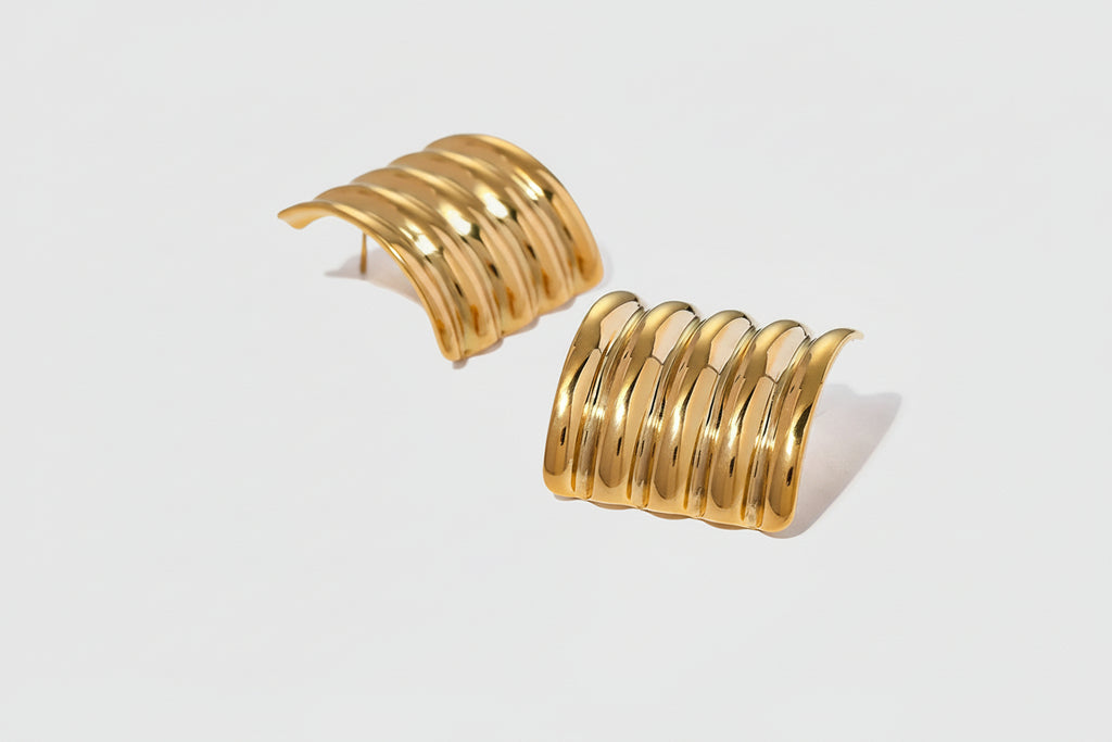 Boucles d’oreilles Aurélia - Design élégant avec ondulations raffinées, plaqué or