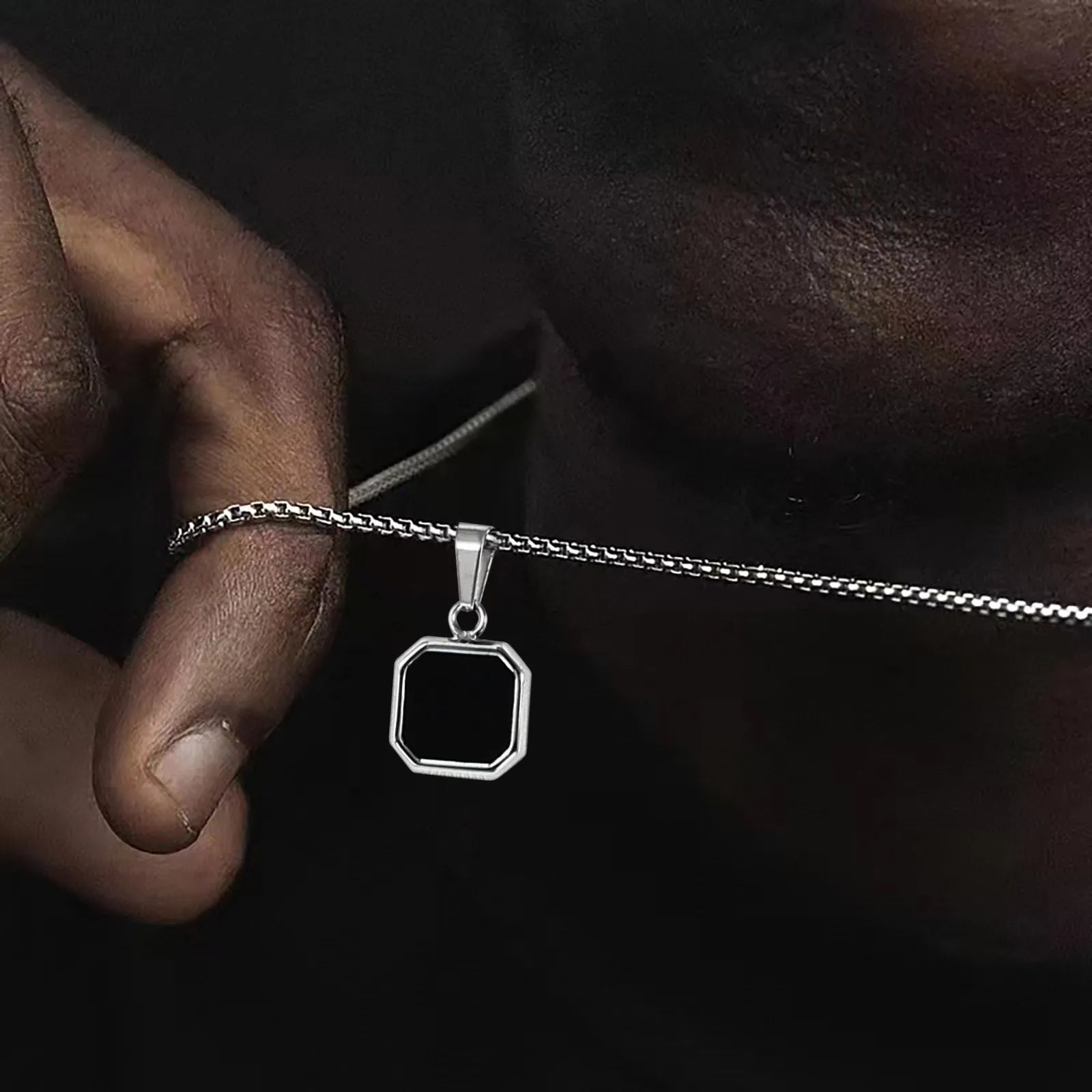 Collier Maxence – Pendentif Carré Géométrique pour Hommes
