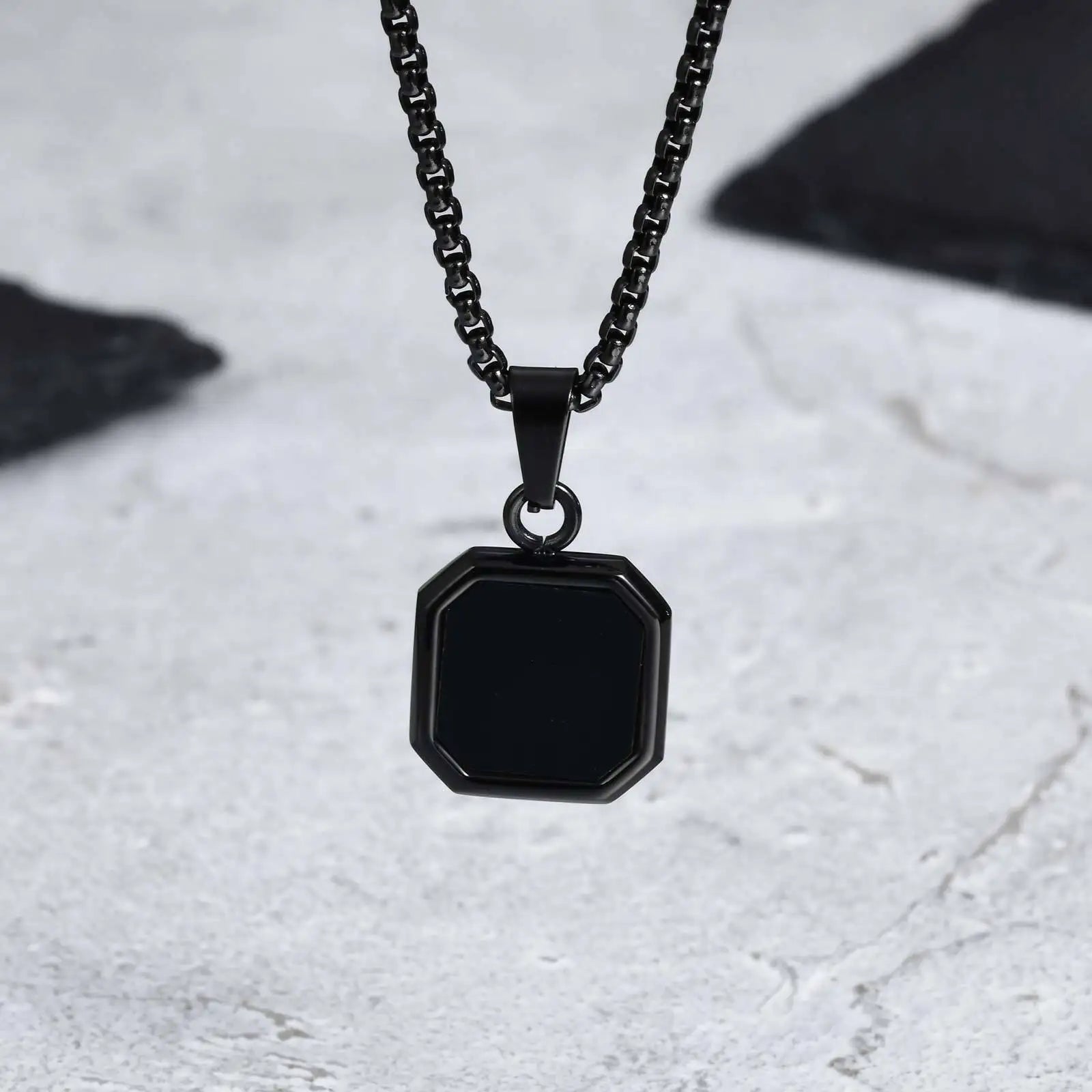 Collier Maxence – Pendentif Carré Géométrique pour Hommes